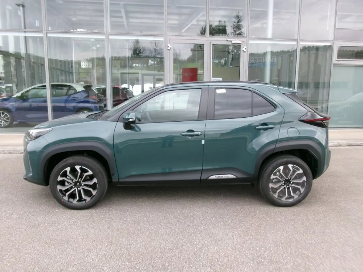 Toyota Yaris Cross Yaris Cross 1,5 VVT-i HSD Active Drive Safety Grün - 2