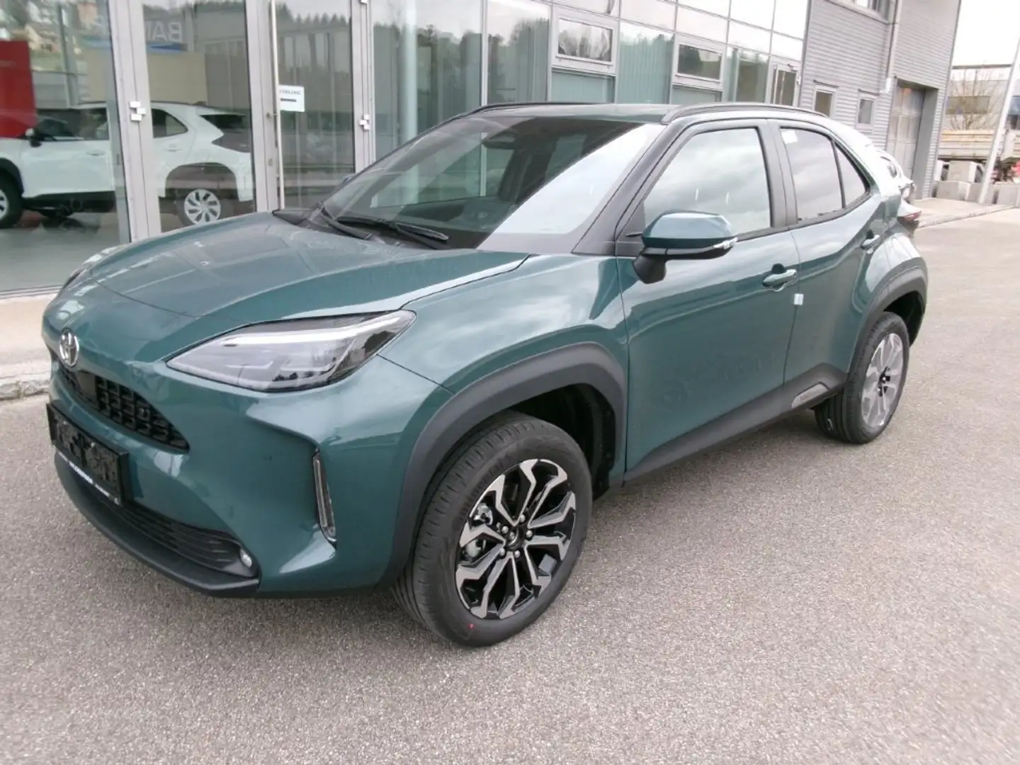 Toyota Yaris Cross Yaris Cross 1,5 VVT-i HSD Active Drive Safety Grün - 1