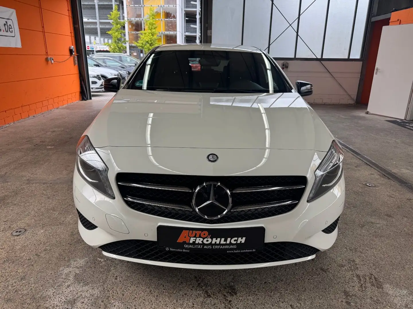 Mercedes-Benz A 180 BlueEfficiency Leder Nightpaket Bi-Xenon Wit - 2