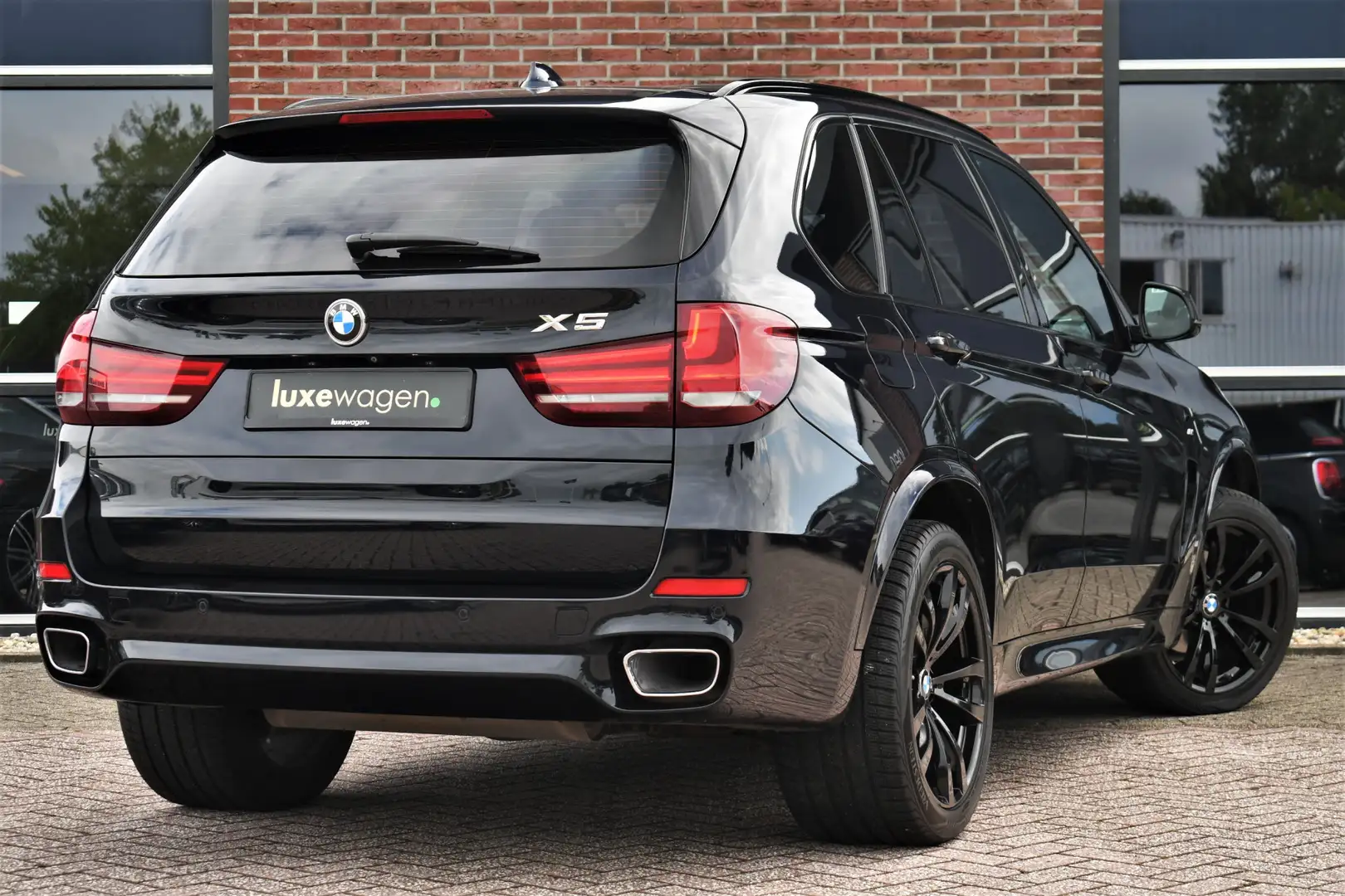 BMW X5 xDrive30d M-Sport Pano Comf-zetel Trekh 145dkm! Zwart - 2