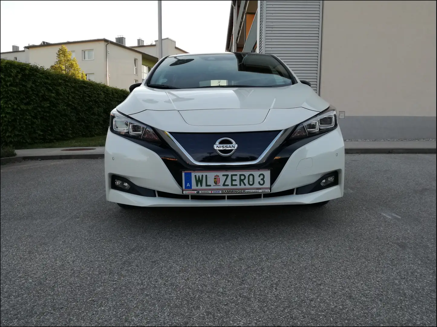 Nissan Leaf Nissan Leaf N-Connector 40kWh +Vollausstattung+ Weiß - 2