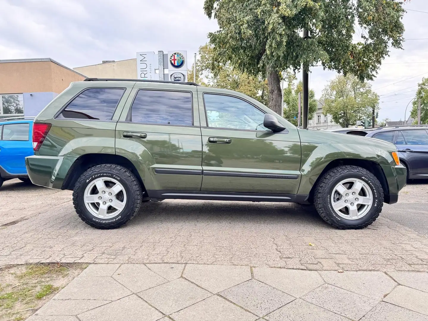 Jeep Grand Cherokee 3.7 Laredo + 4x4 Klima Grün - 2