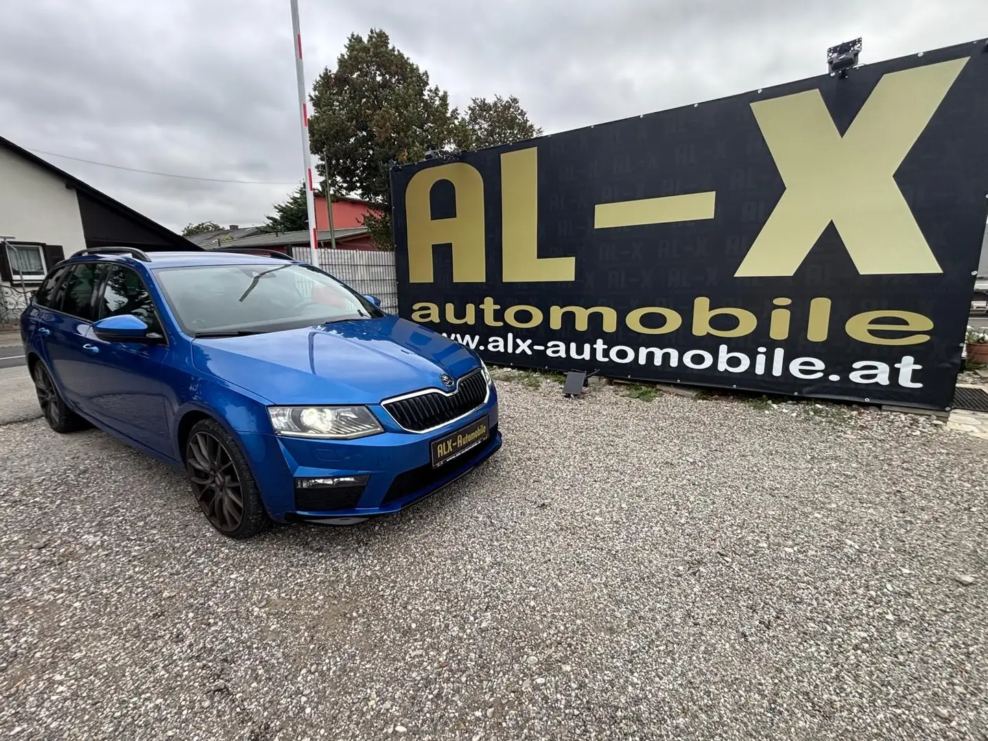 Skoda Octavia Combi RS 2,0 TDI Green tec DSG Blau - 1