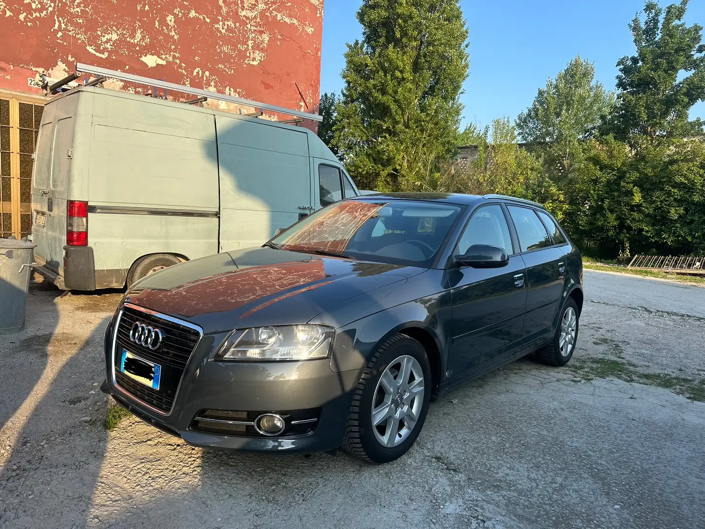 Audi A3 Sportback 1.6 tdi Ambiente - 2