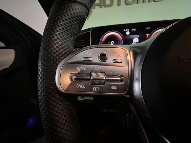 Mercedes-Benz Gle view 13