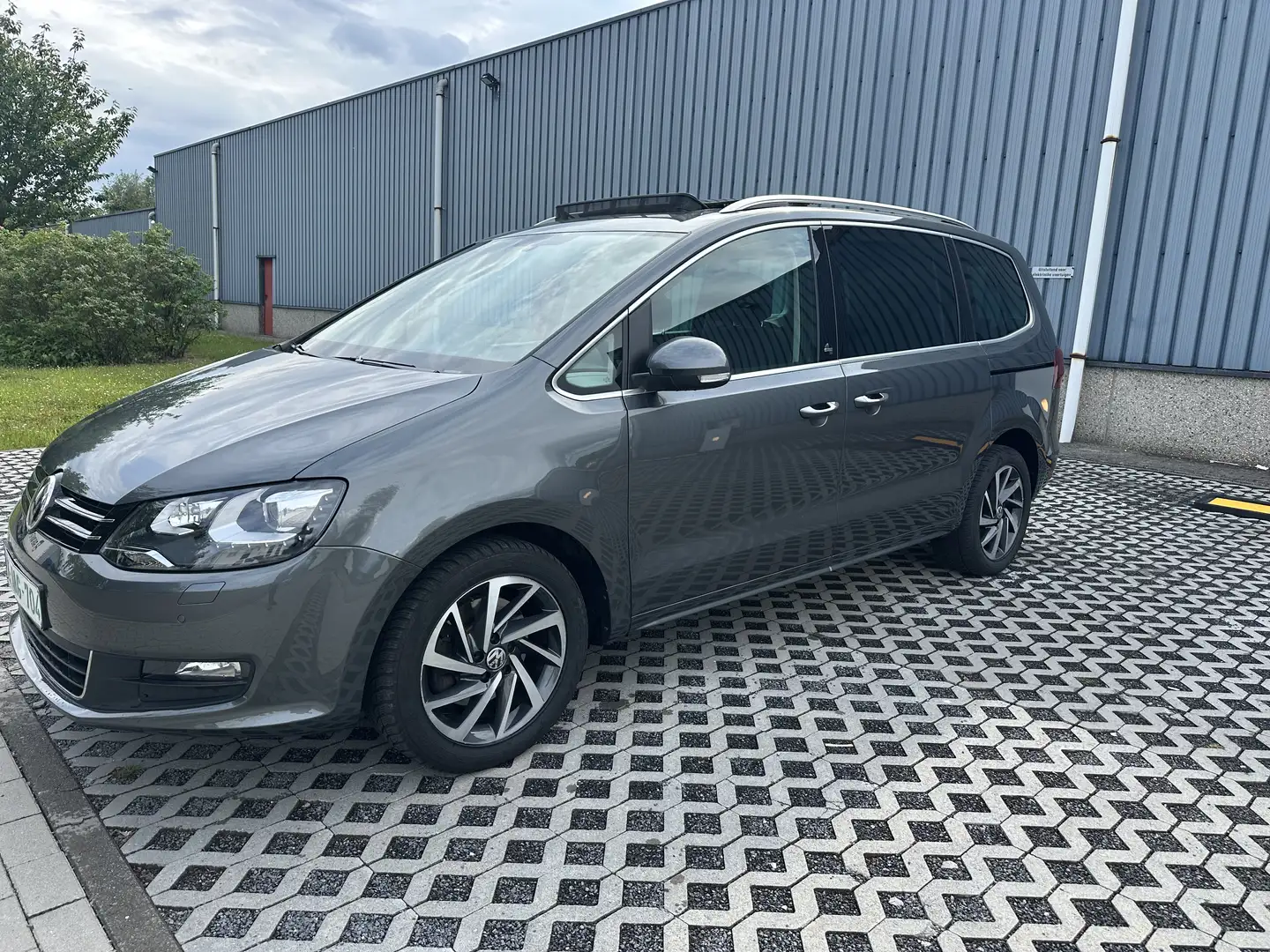 Volkswagen Sharan 2.0 TDi SCR Sound DSG - 2