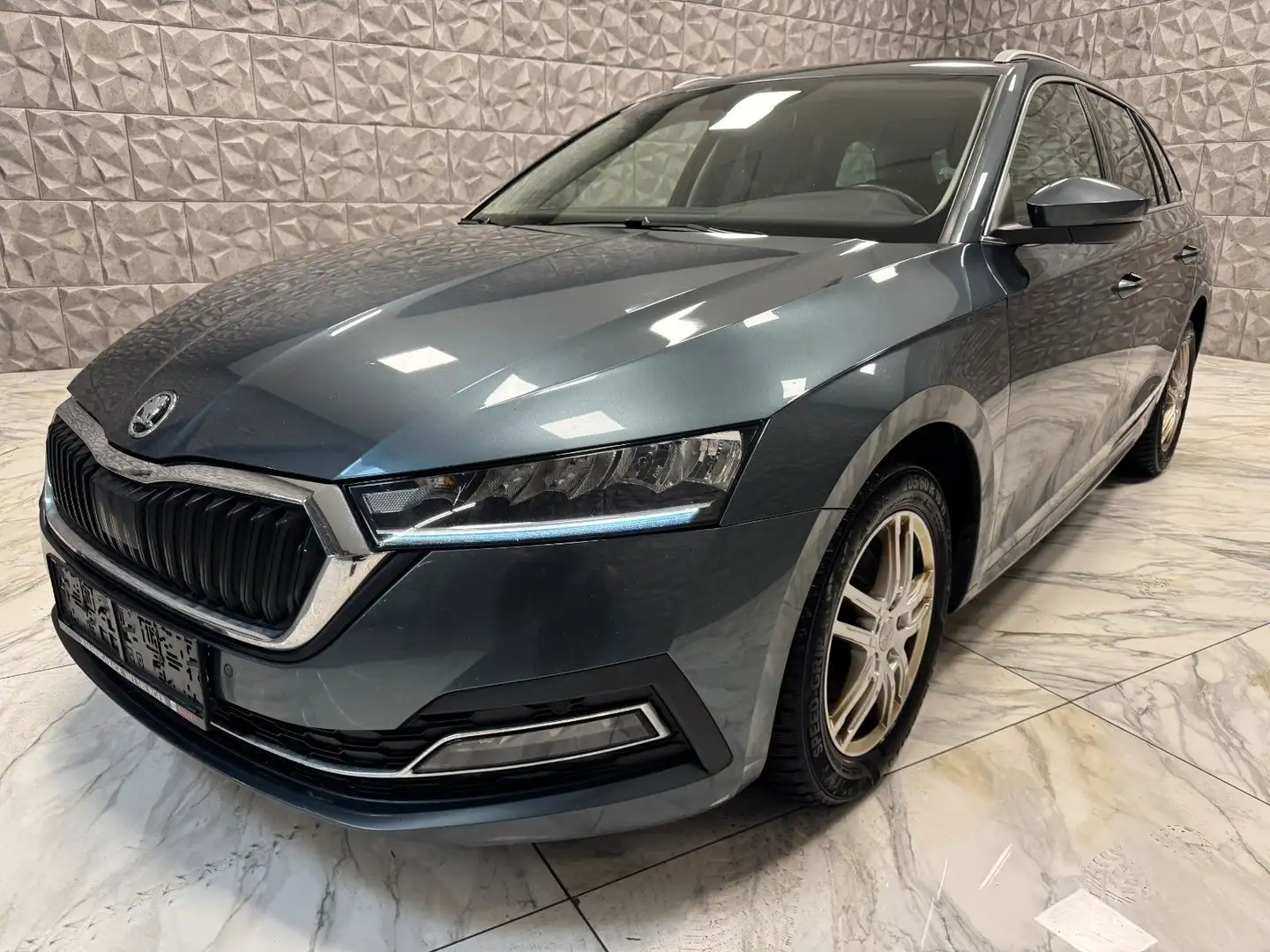 Skoda Octavia 2,0 TDI Premium DSG * Voll Fahrbereit * Grau - 1