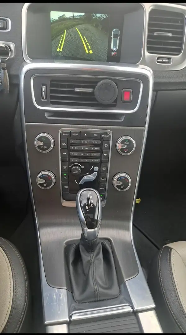 Volvo V60 Cross Country D3 Geartronic Momentum - 2