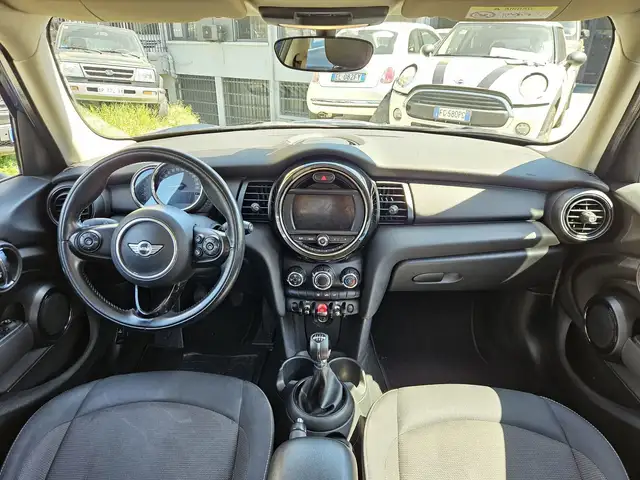 Mini Hatch view 8