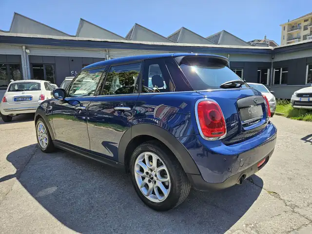 Mini Hatch view 5