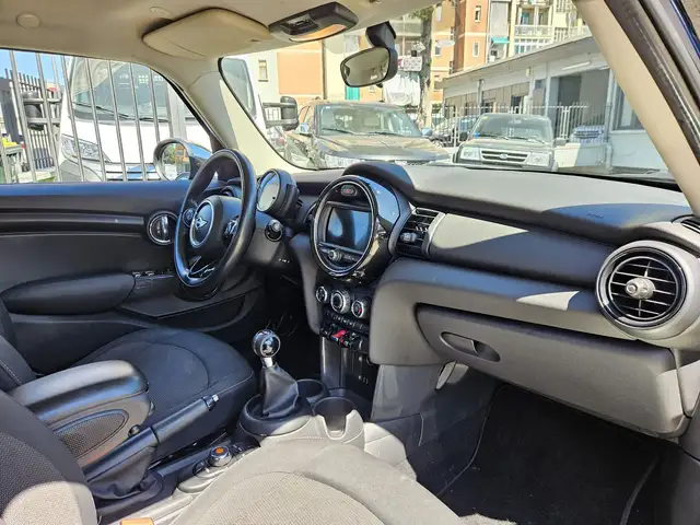 Mini Hatch view 10