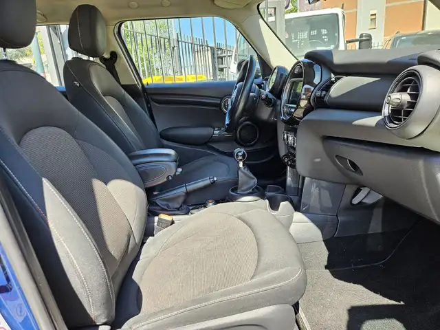 Mini Hatch view 11