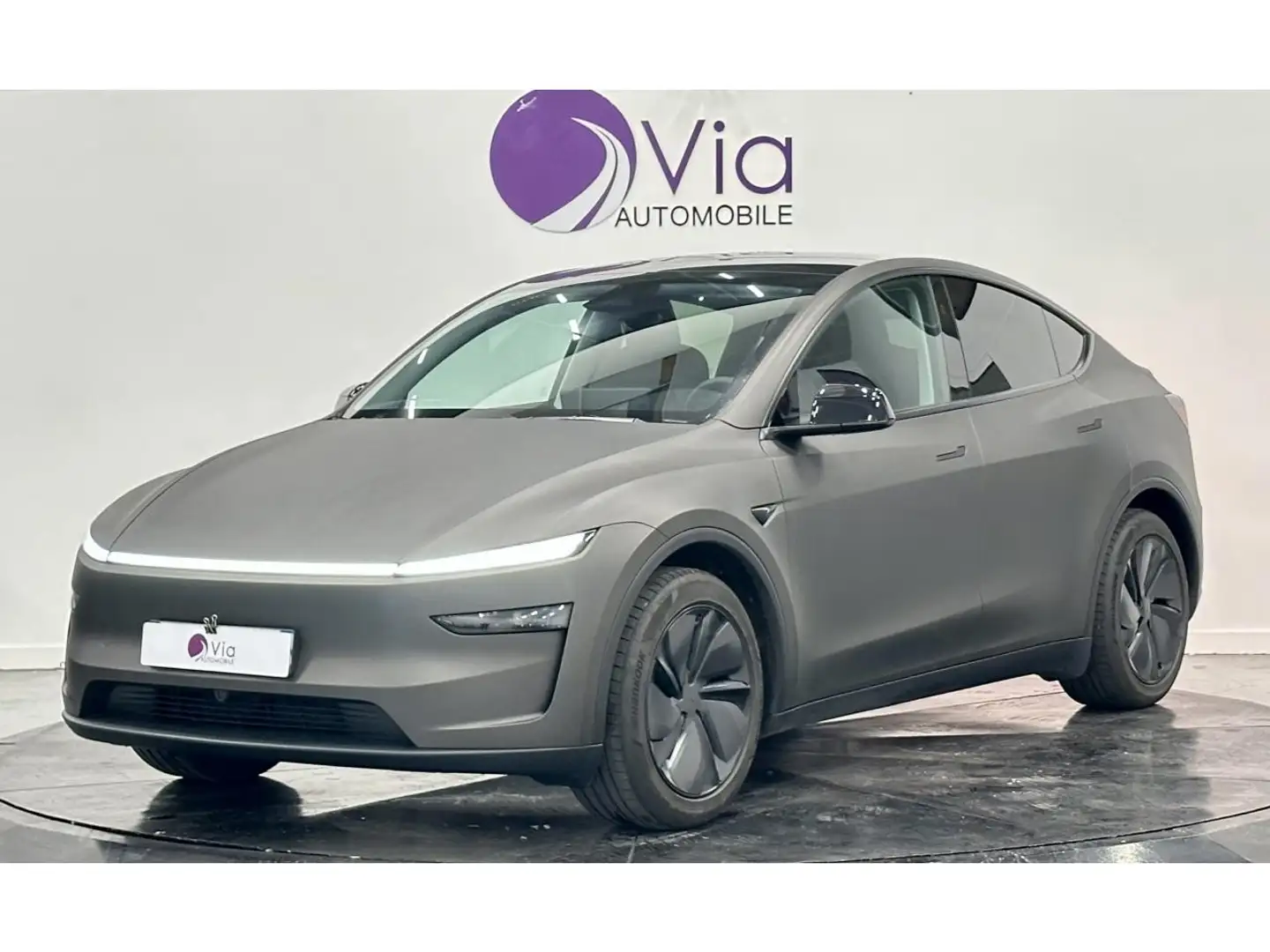 Tesla Model Y RWD STANDARD / 1ERE MAIN Noir - 1