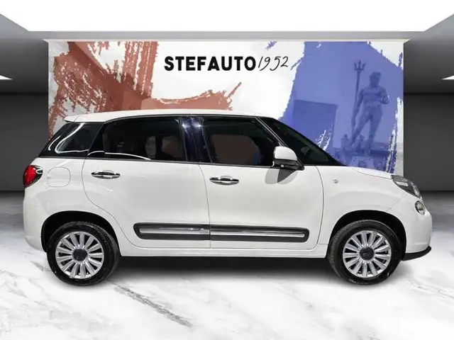 Fiat 500l view 3