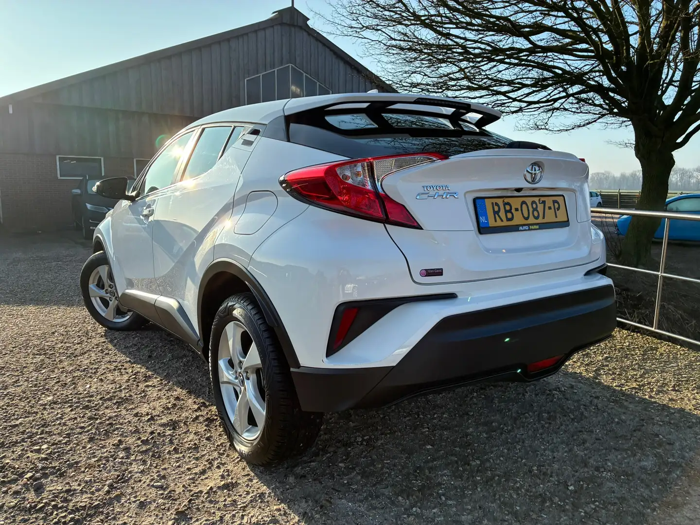 Toyota C-HR 1.2 Dynamic | Navi + Camera + Clima + Cruise Nu € Weiß - 2