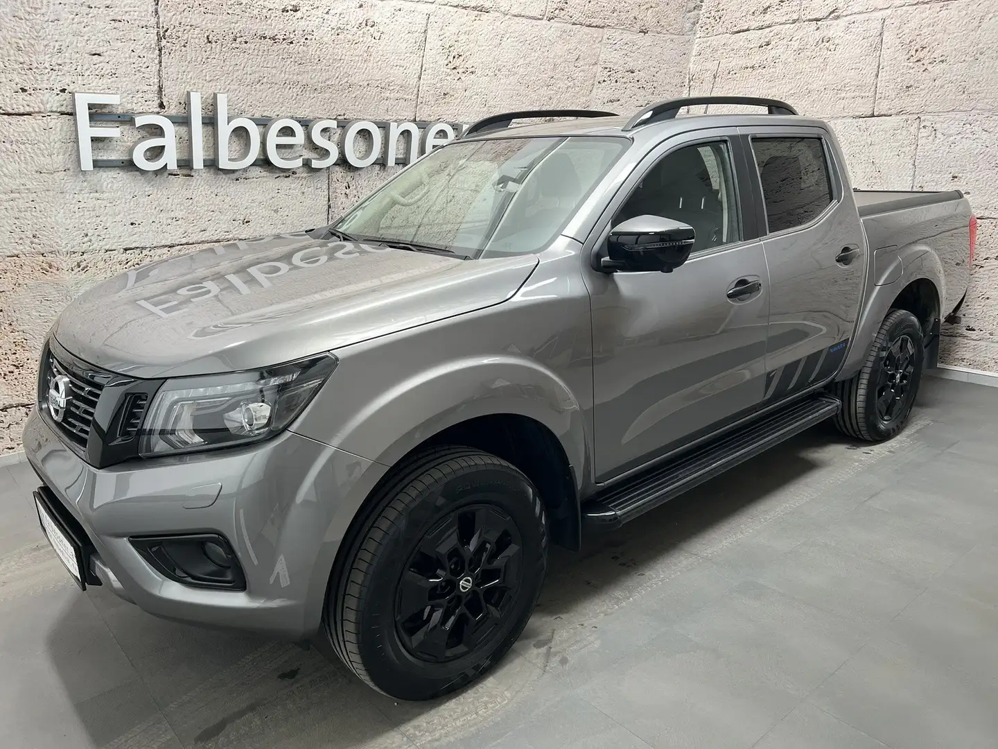 Nissan Navara 2,3 dCi Tekna Double Cab 4x4 Aut. Grau - 1