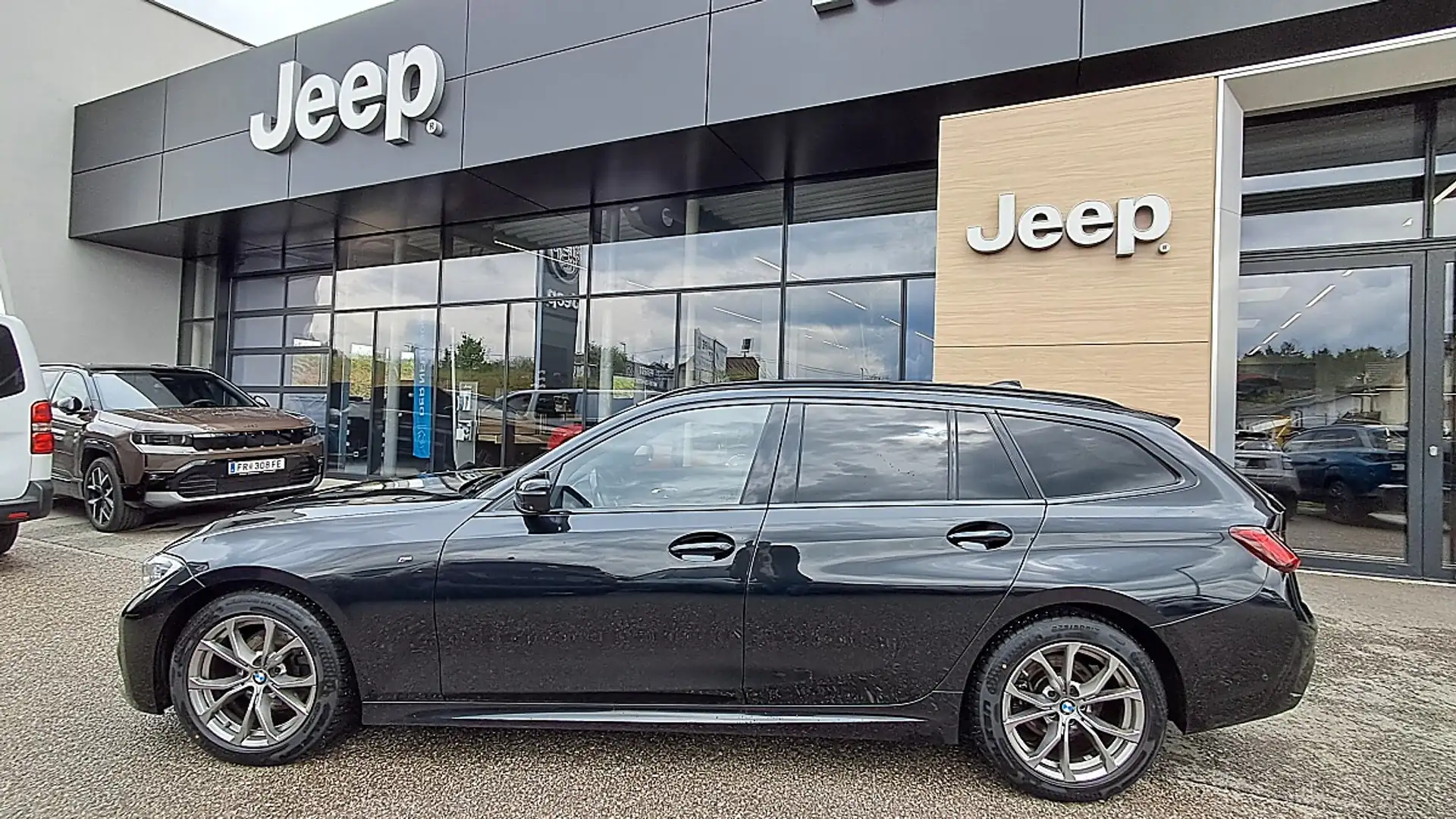 BMW 320 d xDrive Touring 48 V Mild-Hybrid-Technologie Aut. Schwarz - 2