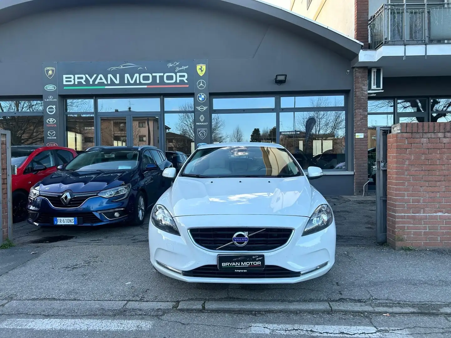 Volvo V40 D2 1.6 Powershift Momentum Bianco - 2