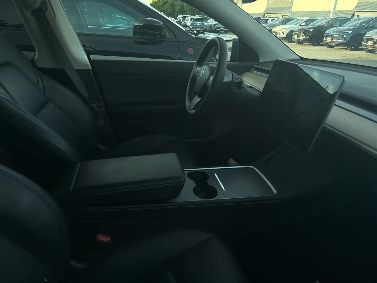 Tesla Model Y снимка Tesla Model Y