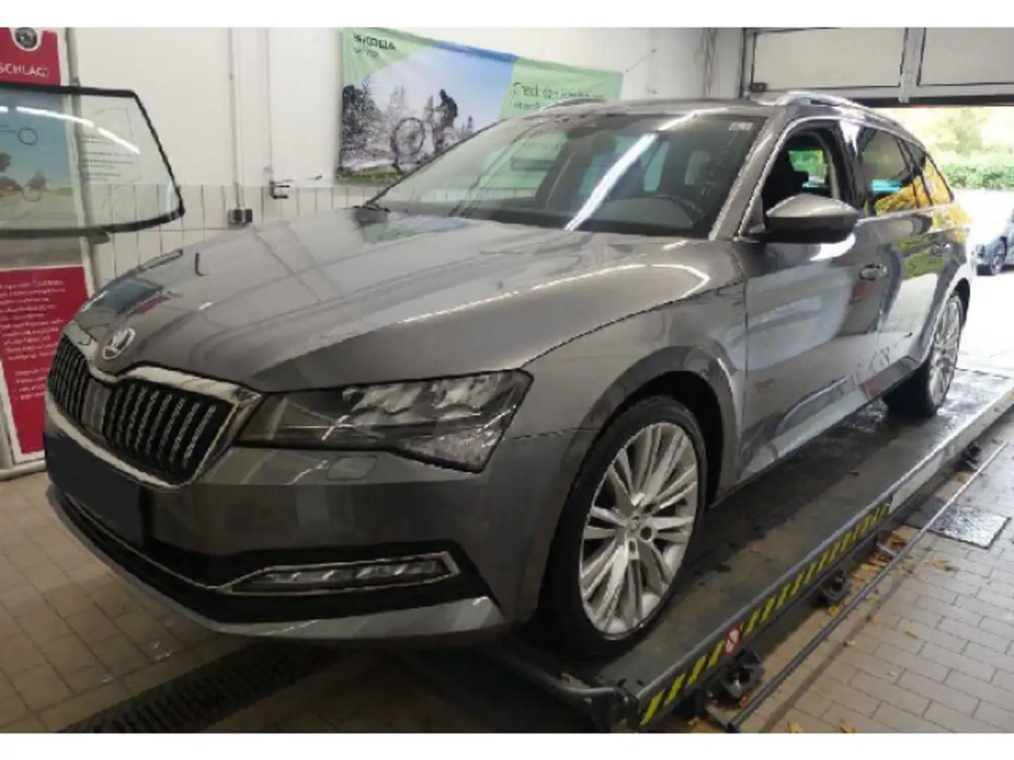 Skoda Superb Combi Style 2.0 TDI DSG Navi AHK Standhzg Grau - 2
