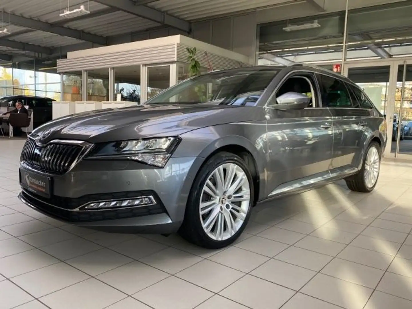 Skoda Superb Combi Style 2.0 TDI DSG Navi AHK Standhzg Grau - 2