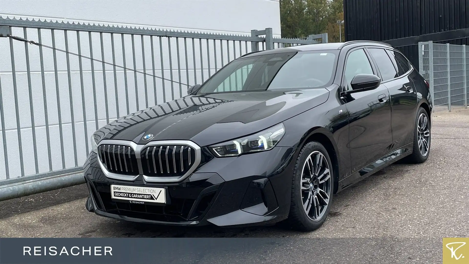 BMW 520 d Tou M-Sport AHK DrAs+ ParkPro H/K Stdheiz Schwarz - 1