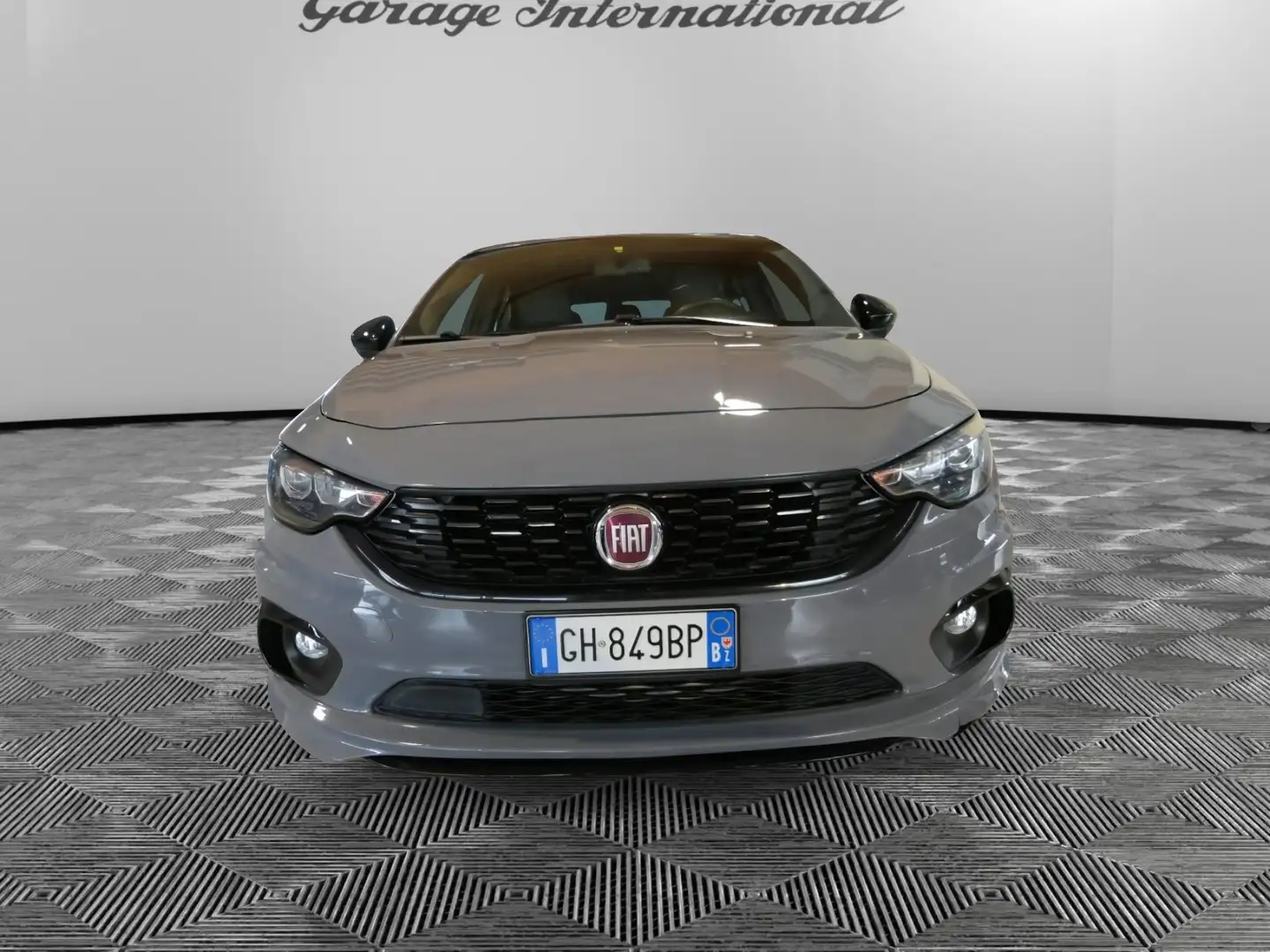 Fiat Tipo 1.6 Mjt S&S 5 porte Sport Grijs - 2