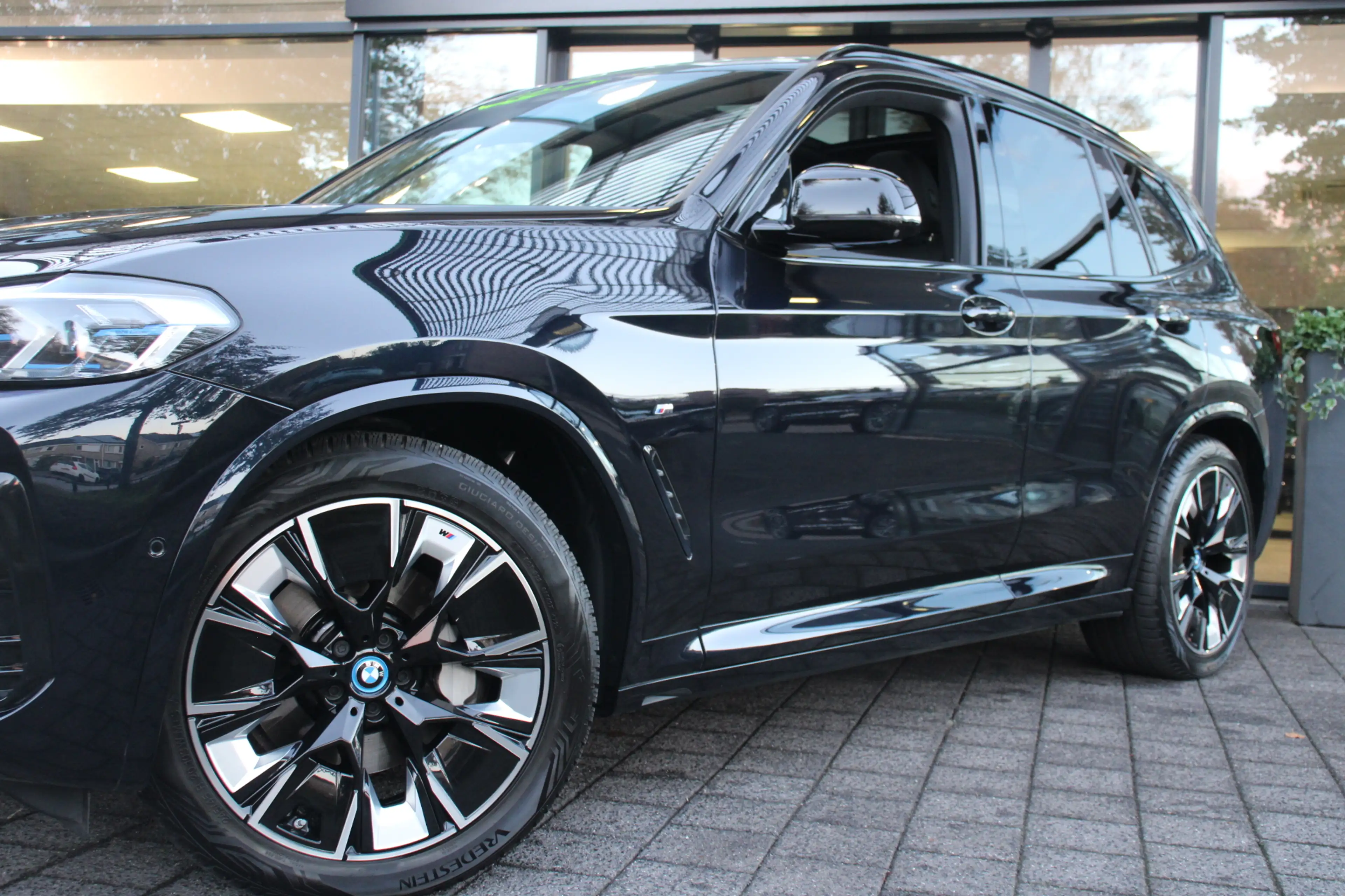 BMW iX3 High Executive 80 kWh Shadowline/360 Camera/Keyles — photo 13