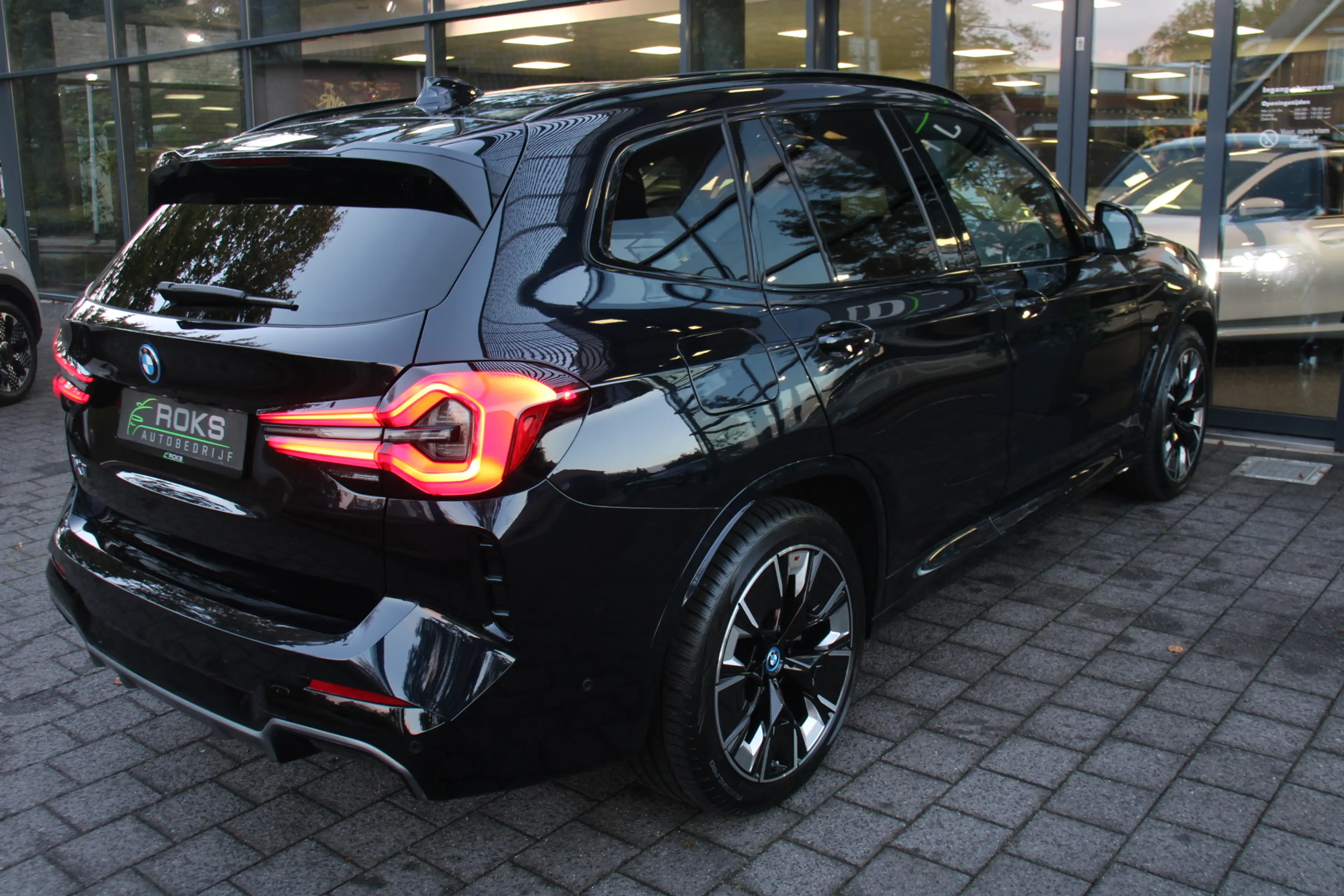 BMW iX3 High Executive 80 kWh Shadowline/360 Camera/Keyles — photo 14