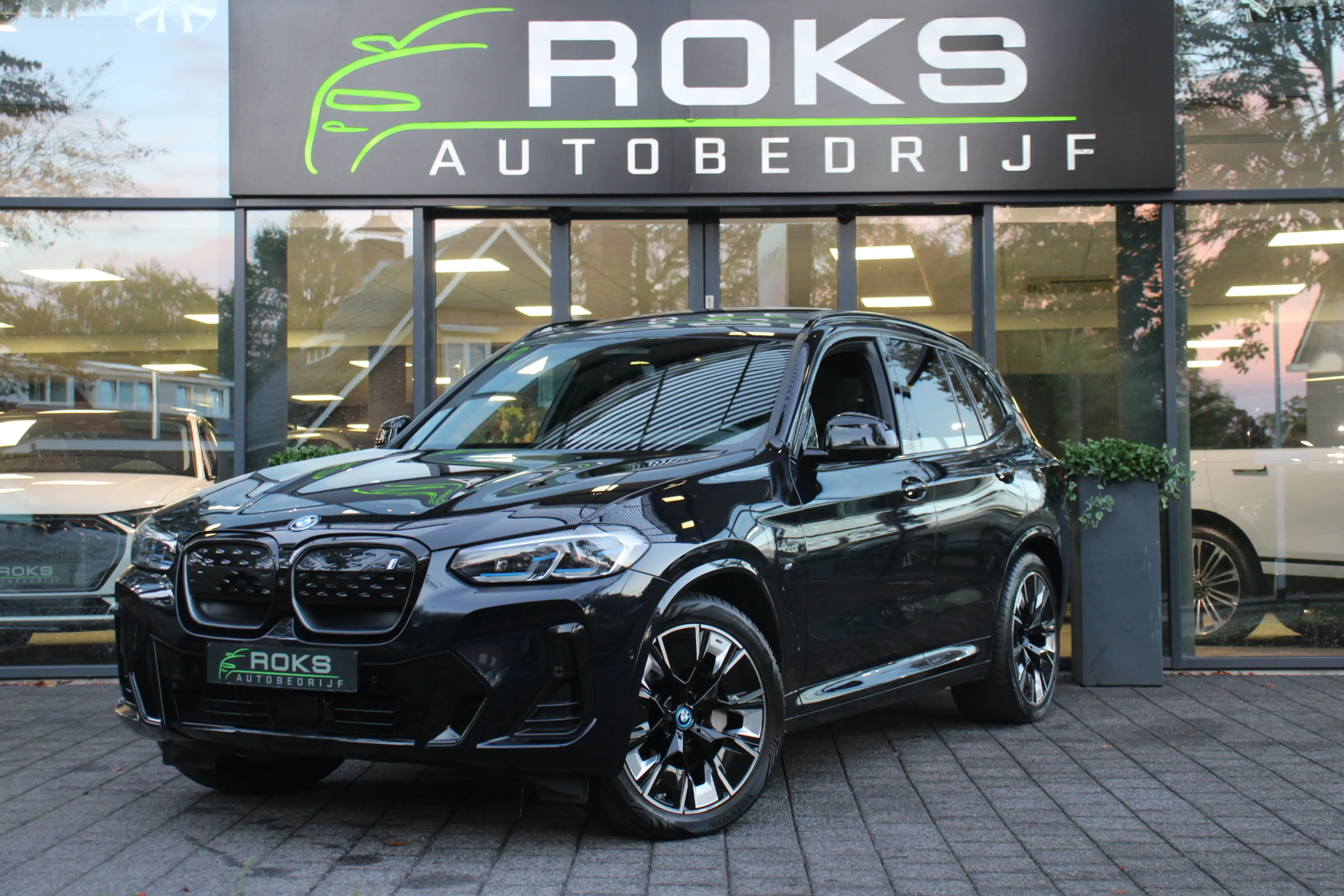 BMW iX3 High Executive 80 kWh Shadowline/360 Camera/Keyles