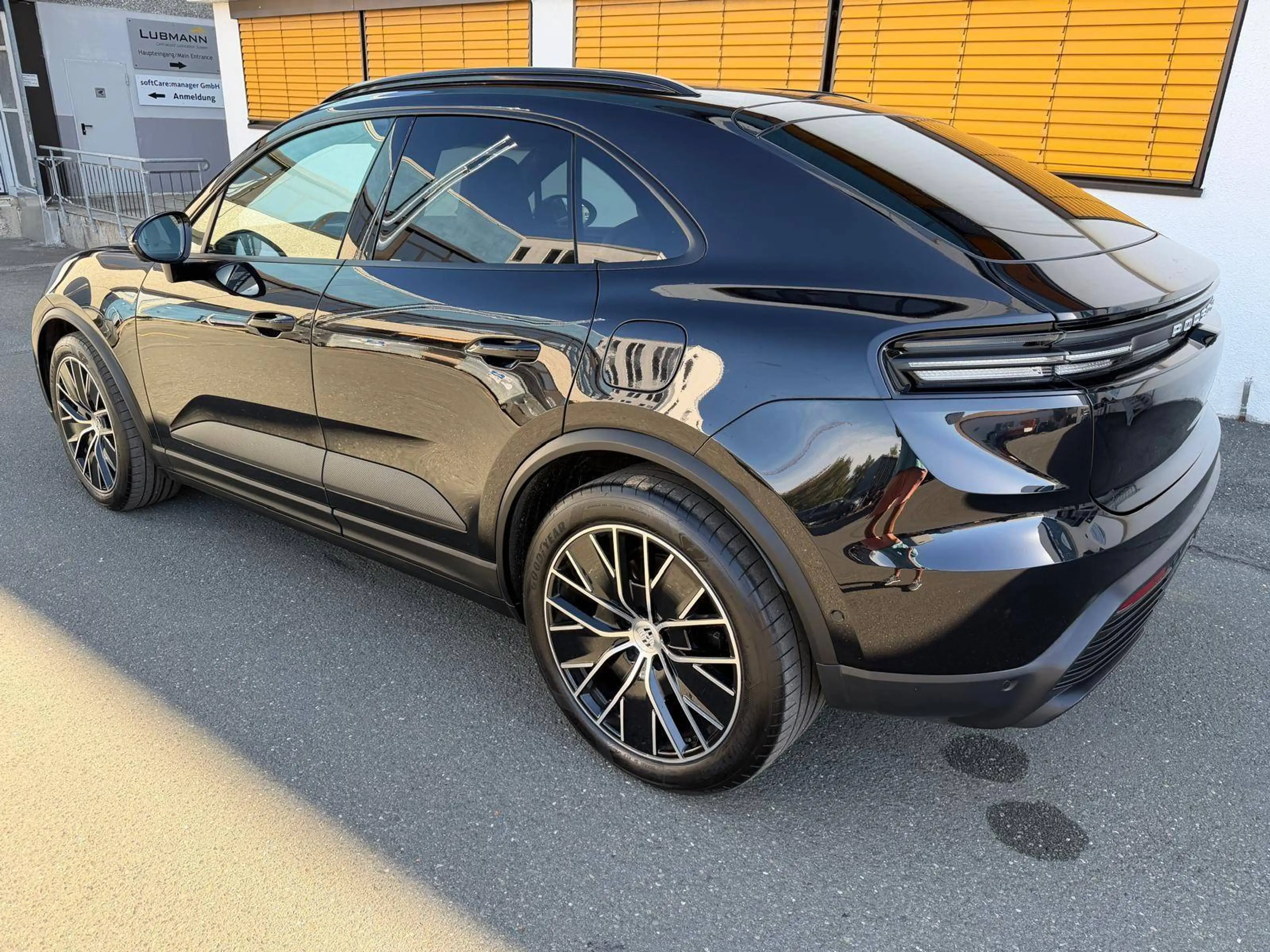 Porsche Macan Macan — photo 3
