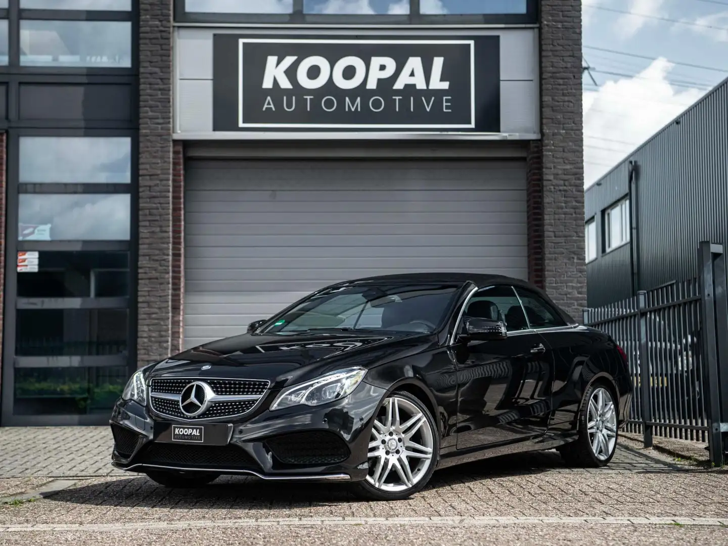 Mercedes-Benz E 200 Cabrio | AMG-Line | LED | NAP | Volledig Onderhoud Noir - 2