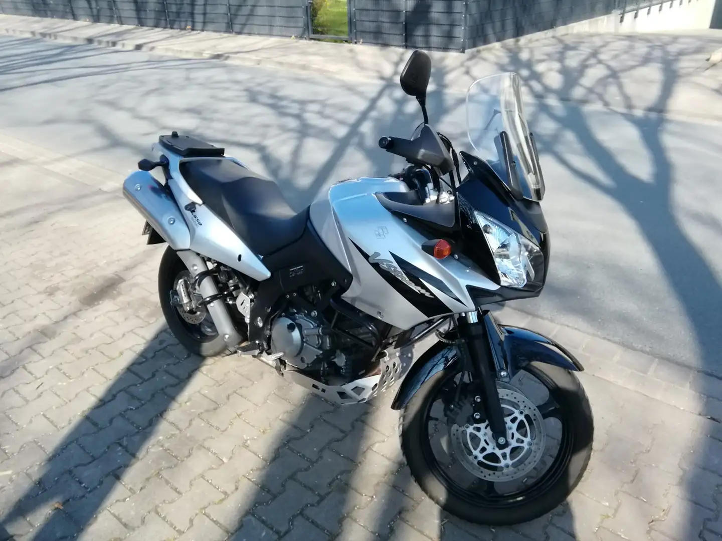 Suzuki V-Strom 650 DL 650 V-Strom - dt. Modell Argintiu - 1