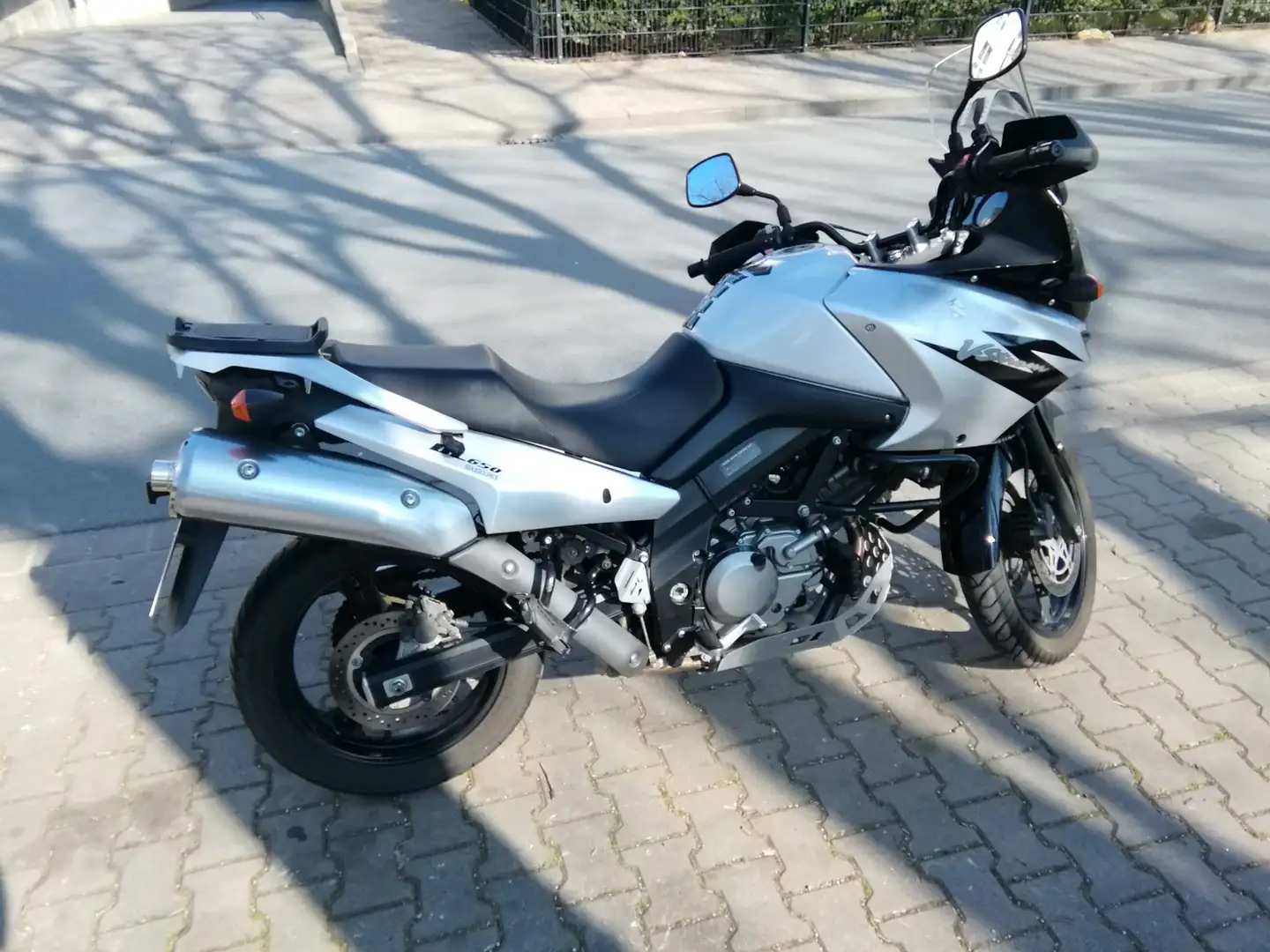 Suzuki V-Strom 650 DL 650 V-Strom - dt. Modell Argintiu - 2