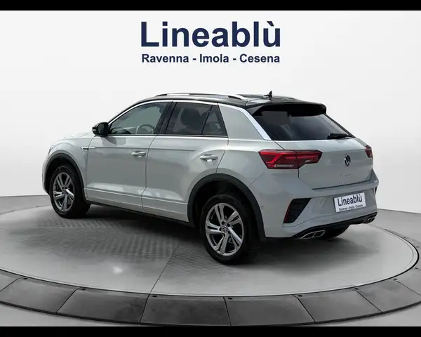 Volkswagen T-Roc view 3