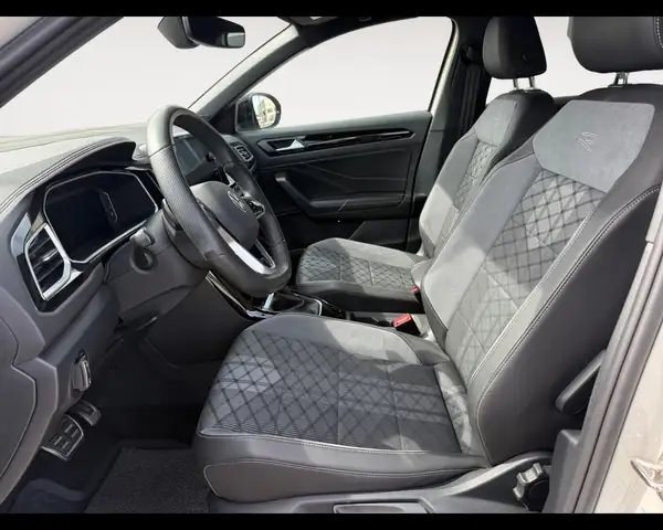 Volkswagen T-Roc view 9