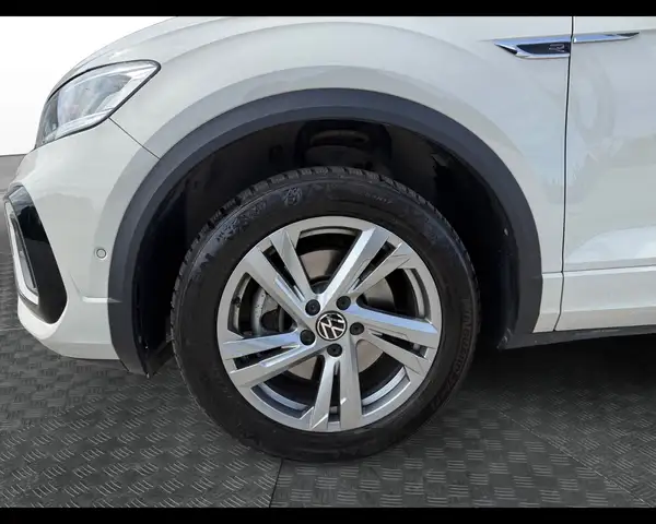 Volkswagen T-Roc view 14
