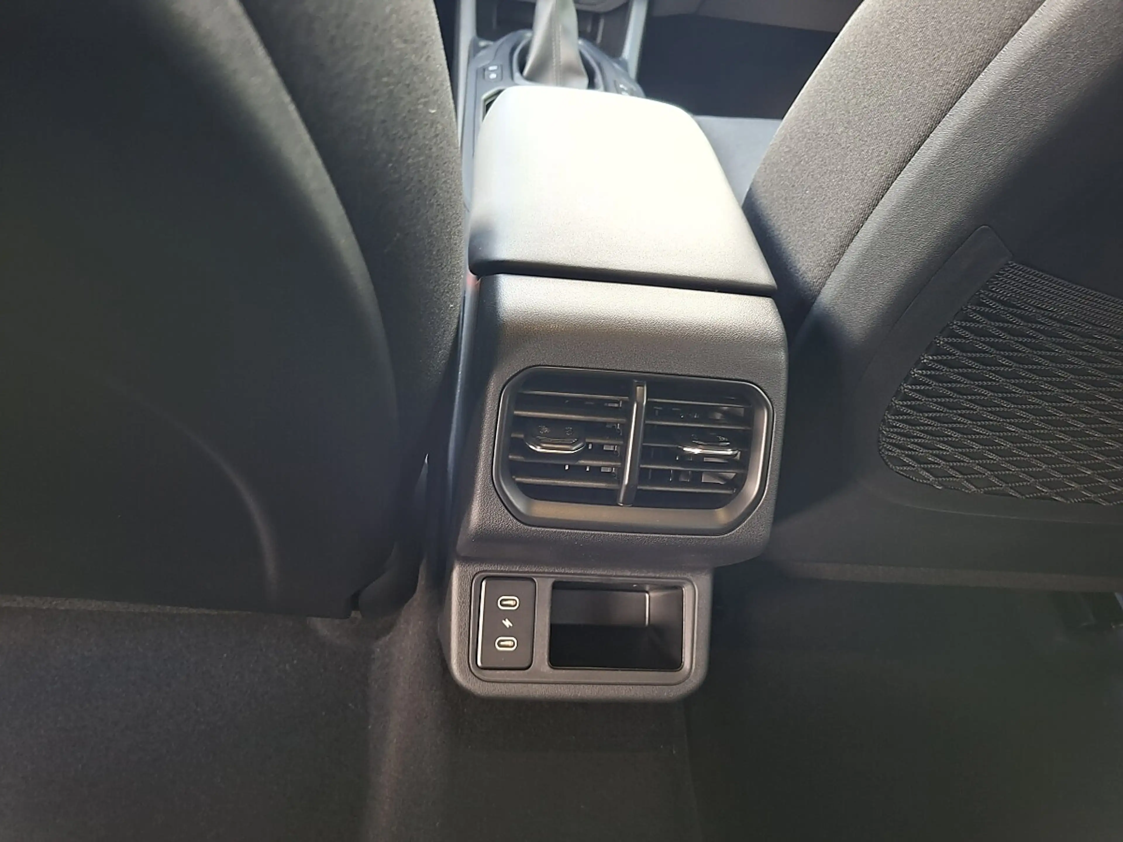 Kia K4 Silber Ausstattung 1,0 MHD — photo 13