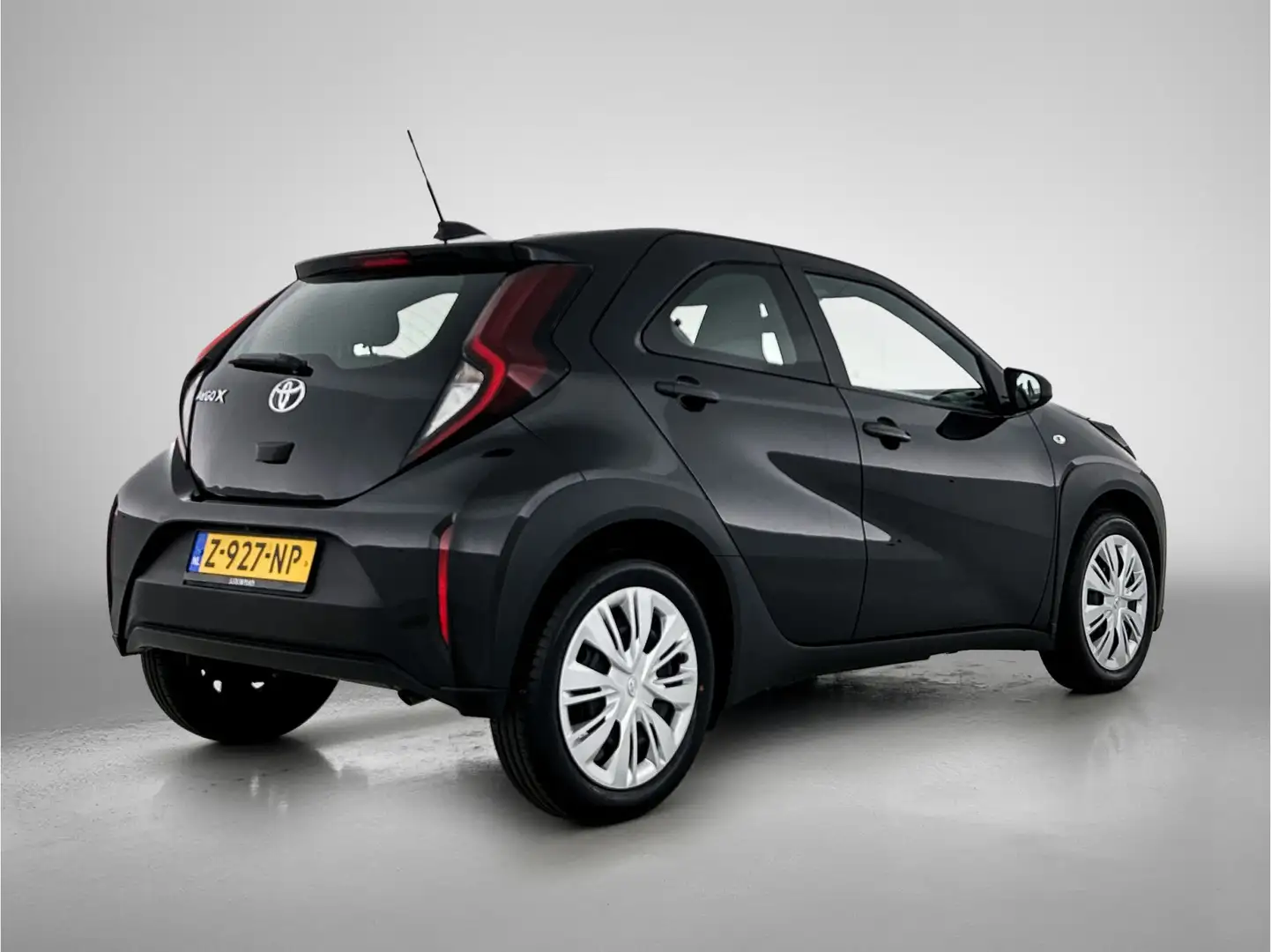 Toyota Aygo X 1.0 VVT-i MT Play | Apple Carplay/Android Auto | A Schwarz - 2