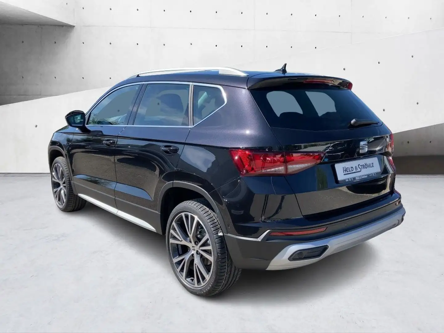 SEAT Ateca Xperience 1.5 TSI 110 kW AHK R-KAM SHZ Schwarz - 2