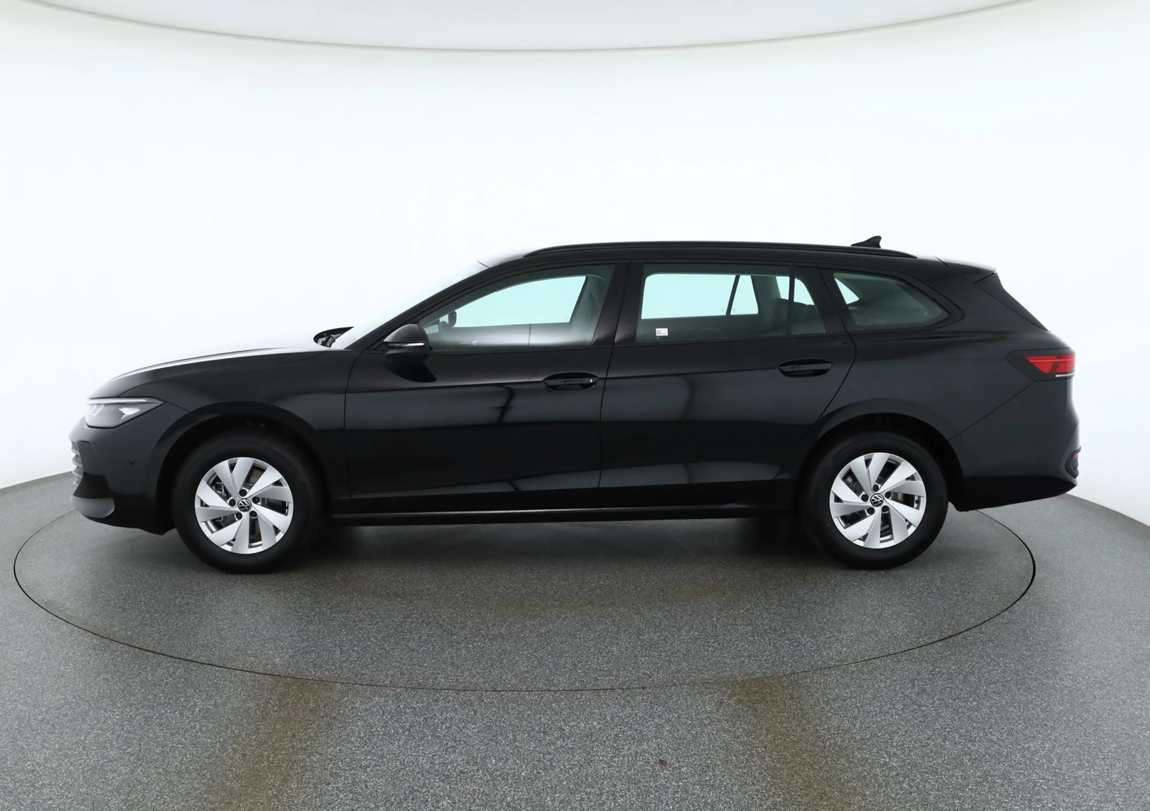 Volkswagen Passat Variant 1.5 eTSI DSG LED ACC AHK — photo 2