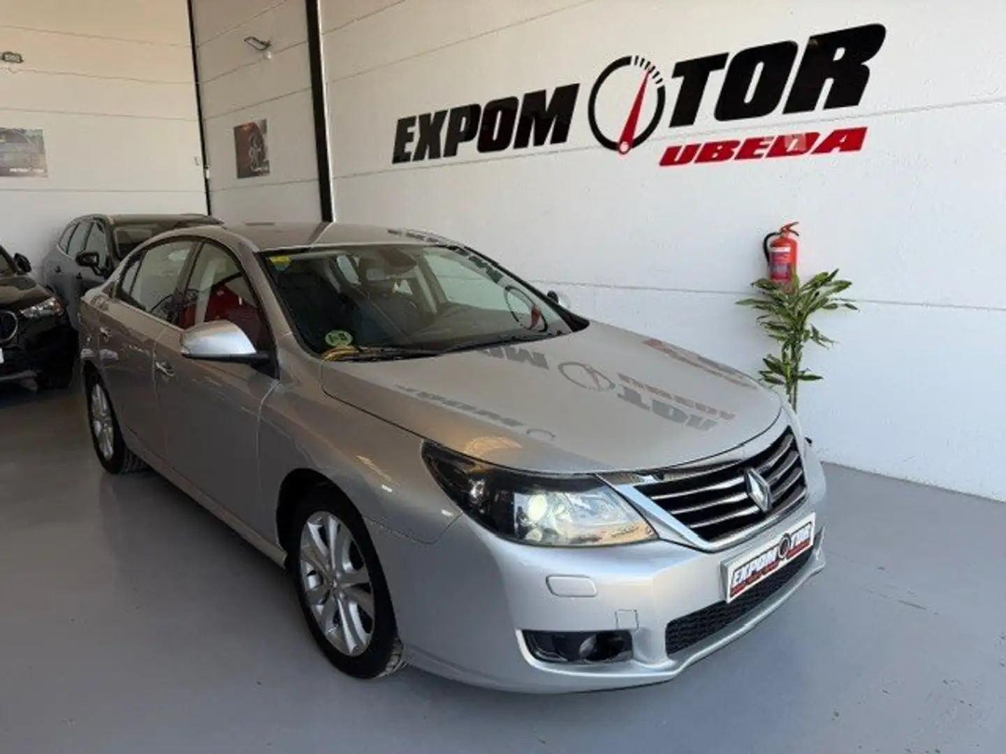 Renault Latitude 2.0dCi Privilege Gris - 1