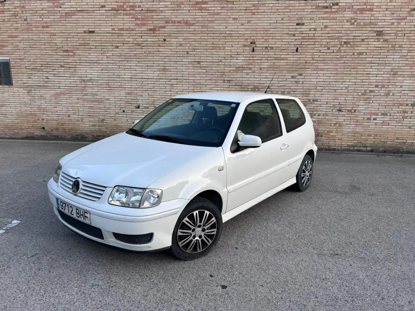 Volkswagen Polo 1.4 Trendline 75 Blanc - 1