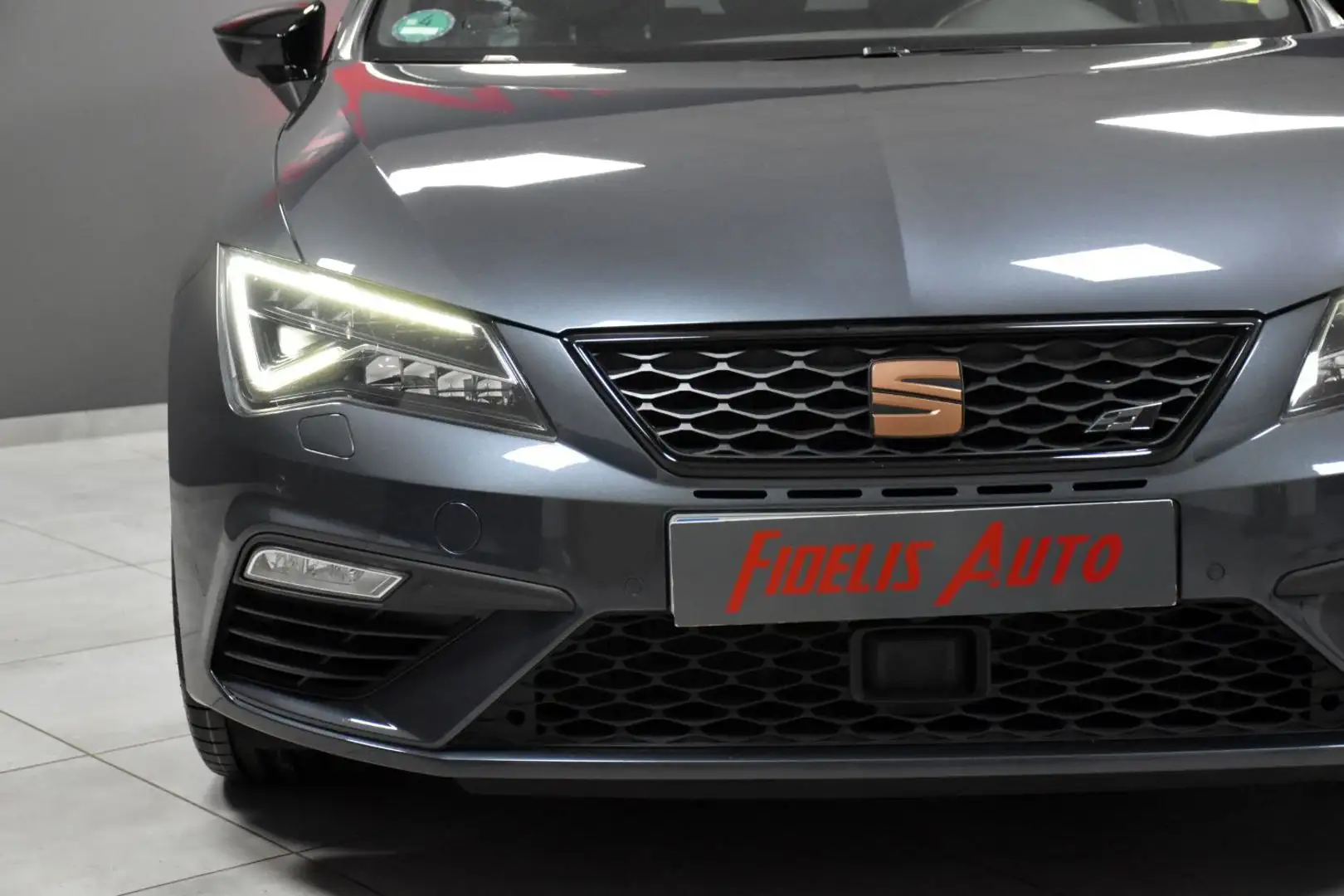 SEAT Leon 2.0 TSI 290CH DSG7 DCC/JA19/KEYLESS/BEATS Gris - 2