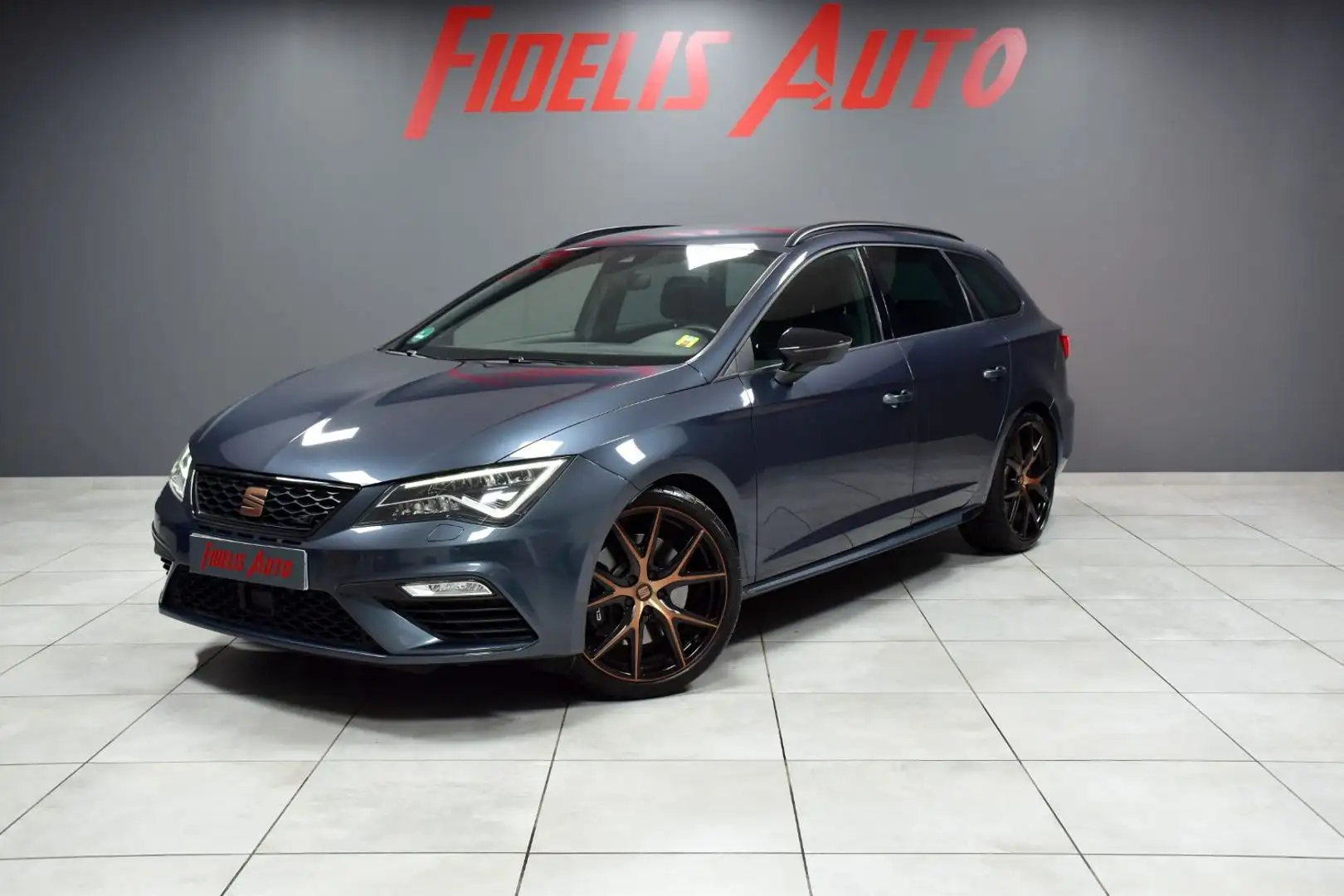 SEAT Leon 2.0 TSI 290CH DSG7 DCC/JA19/KEYLESS/BEATS GARANTIE 12 MOIS INCLUS Gris - 1