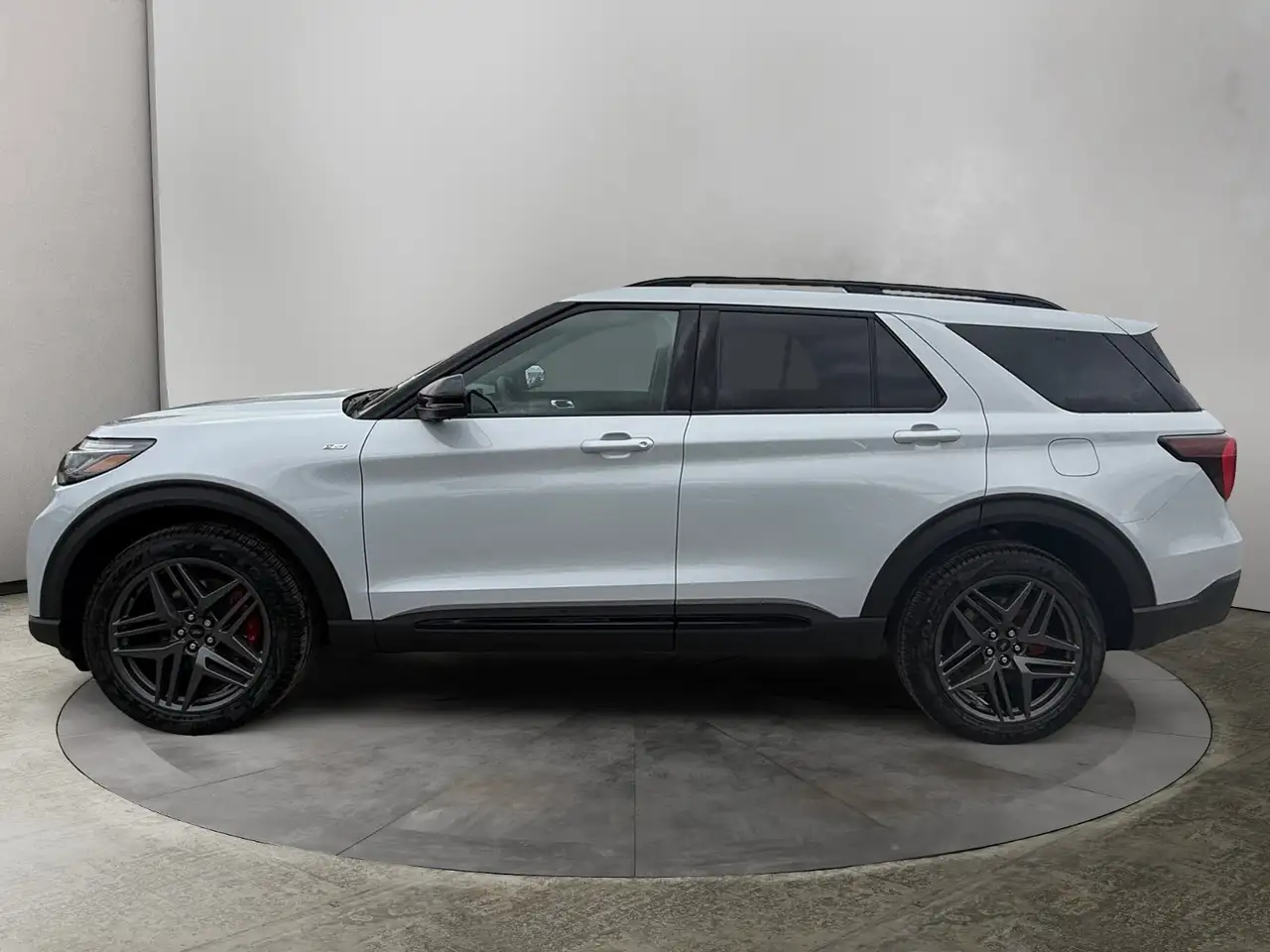 Ford Explorer photo Ford Explorer