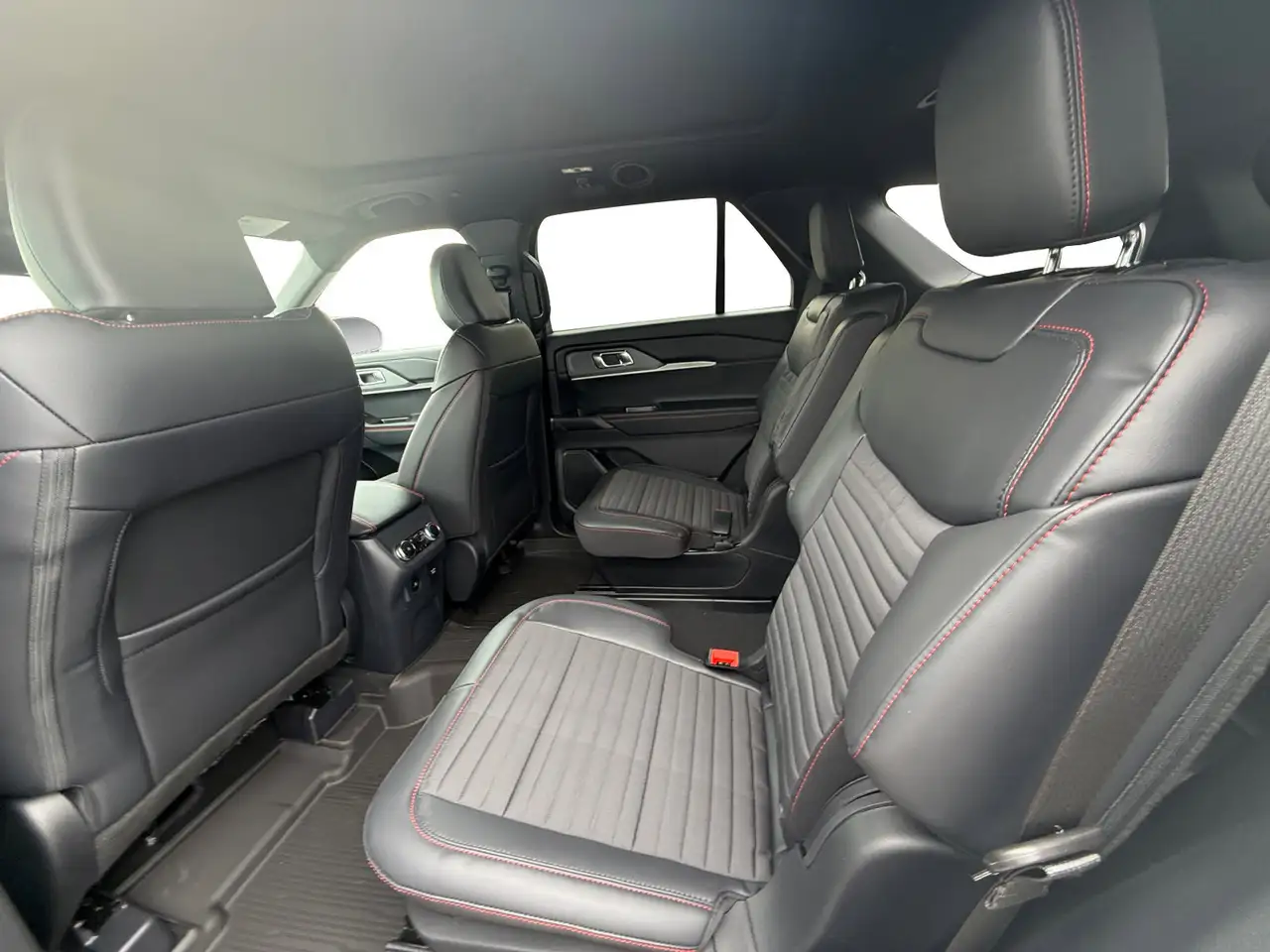 Ford Explorer photo Ford Explorer