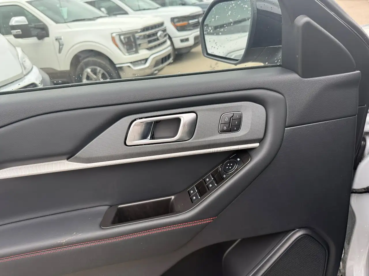 Ford Explorer photo Ford Explorer