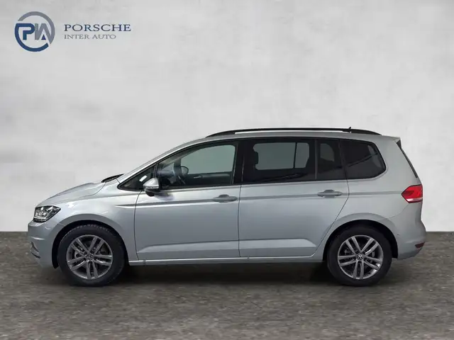 Volkswagen Touran view 3