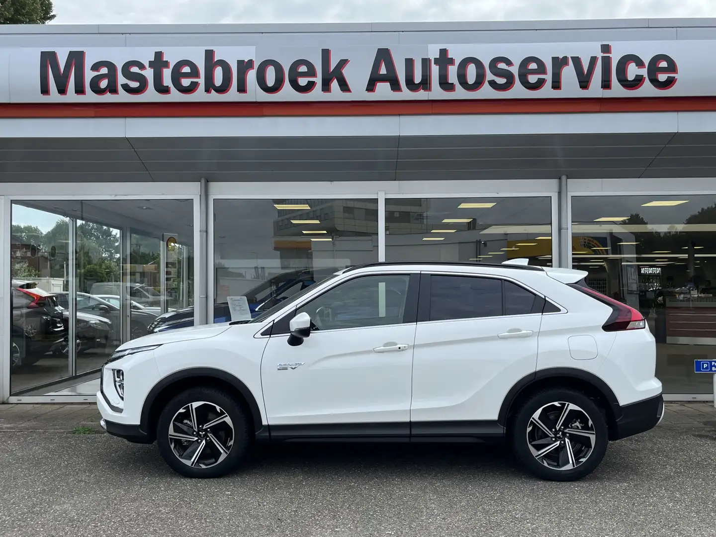 Mitsubishi Eclipse Cross 2.4 PHEV Intense+ Staat in Hardenberg Wit - 2